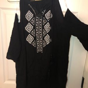 Women’s Blouse Black w/ White Design